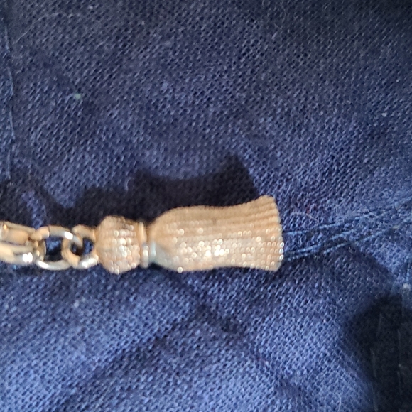 - - - Vintage fleur-de-lis necklace and clip on earrings - Picture 2 of 3